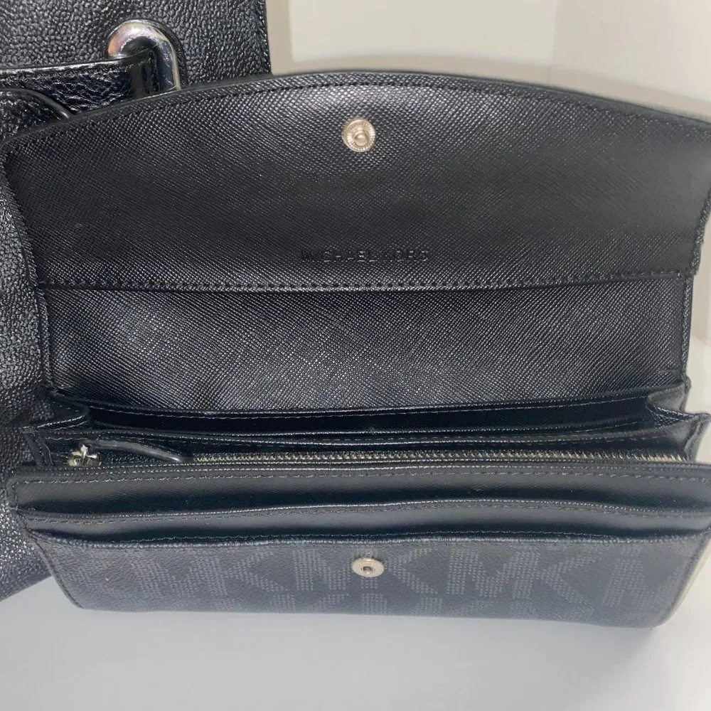 MICHAEL KORS Signature‎ Logo with Wallet